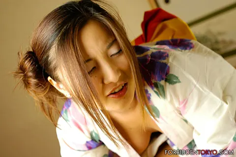 Busty Japanese Woman Sucks and Rides Her Man in a Kimono – photo 13 of 15