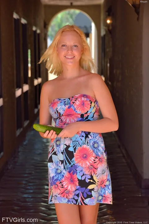 Tanned Babe Fingers Herself and Uses a Dildo and a Veggie – photo 13 of 20