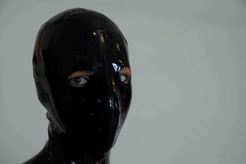 JANA PUFF: European Brunette in Latex Spanks a Male Sub with Her Lover – photo 14 of 17