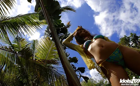 Japanese Babe Strips Out of Her Bikini Outdoors – photo 3 of 16