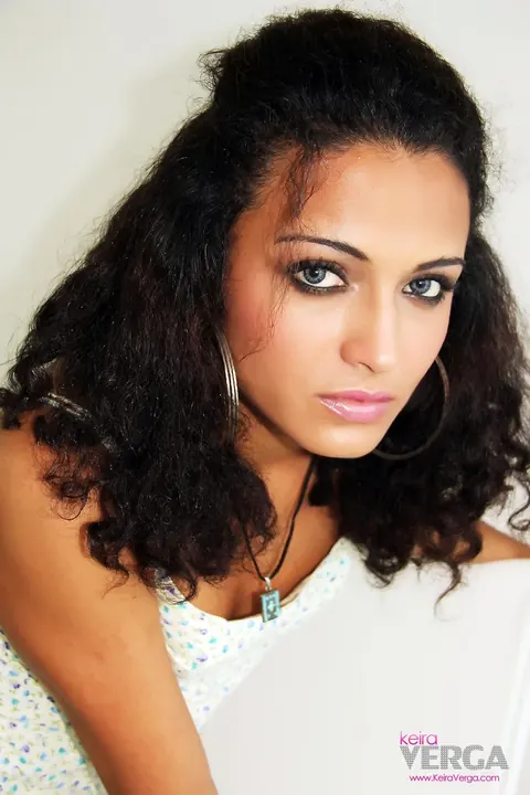 Trans Woman Poses Fully Nude in Official Gallery – photo 7 of 15