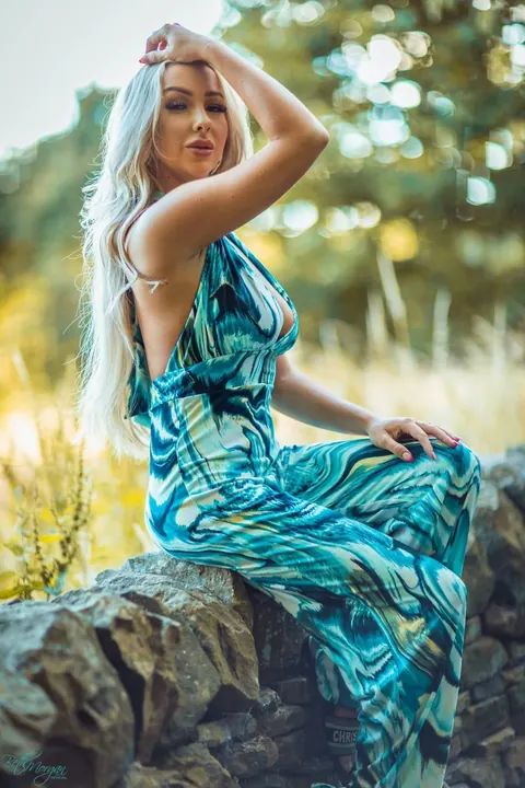 Beth Morgan: Thick Blonde Poses Nude Against a Stone Wall Outdoors – photo 2 of 12