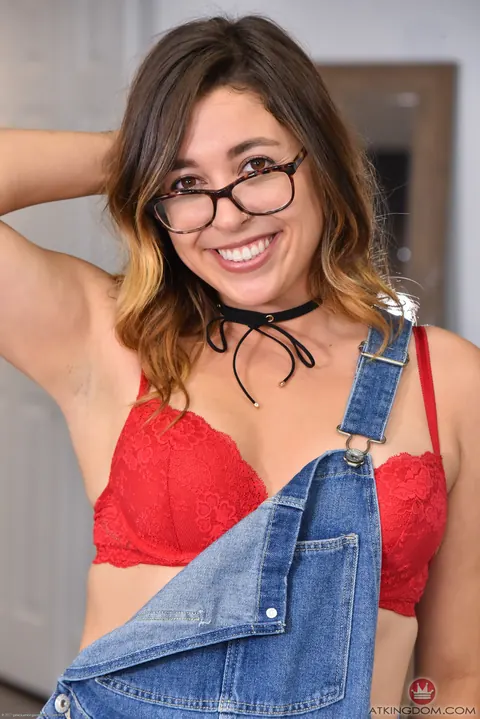 Arianna Blaze: PAWG Brunette in Glasses Pulls Shorts Aside and Spreads Her Pussy – photo 1 of 21