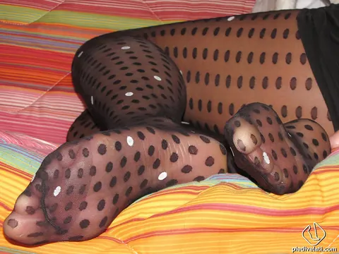 Woman in Pantyhose Shows Off Her Feet – photo 7 of 16