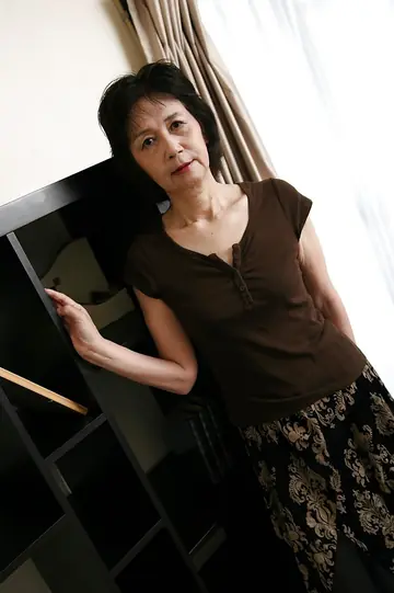 Michiyo Fukumoto – Asian MILF Strips Out of Her Lingerie and Spreads Her Hairy Pussy
