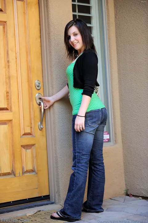 Petite Amateur Brunette Strips Out of Her Jeans – photo 1 of 21