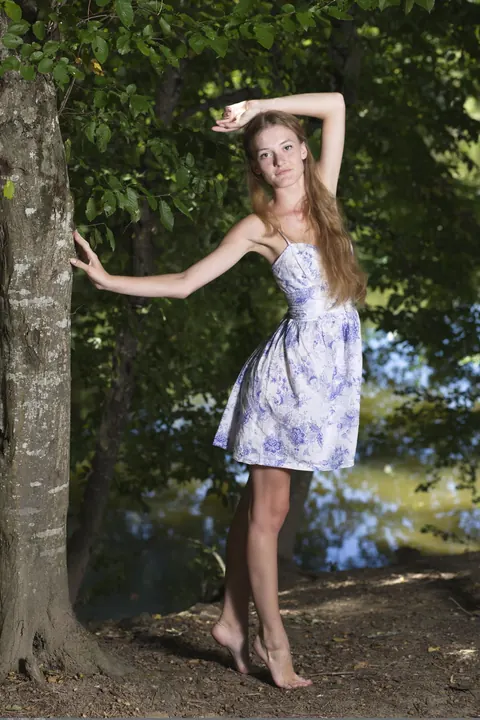 Skinny Redhead Strips Out of Her Skirt and Spreads Outdoors – photo 1 of 20