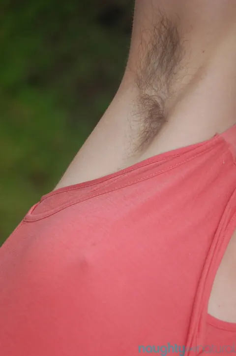 Coral Aorta: Tall Brunette Fingers Her Hairy Pussy Outdoors – photo 4 of 21
