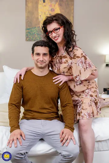Tall European MILF Gives a Blowjob and Rides Cowgirl in Glasses