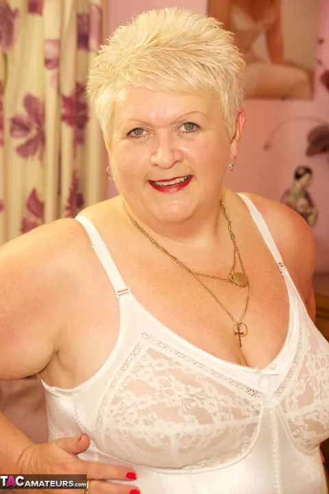 Mature Blonde BBW Frees Her Tits from a Doctor Girdle – photo 8 of 20
