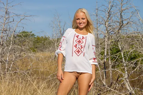 Blonde PAWG Strips Nude Outdoors Near Scrubby Trees – photo 2 of 16