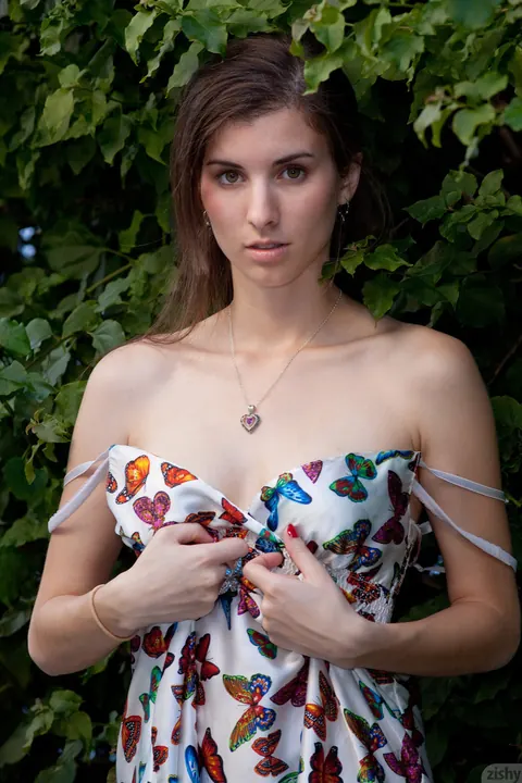 Melissa Johnston: Brunette Canadian Strips Off Her Dress and Spreads Her Legs in the Forest – photo 7 of 11