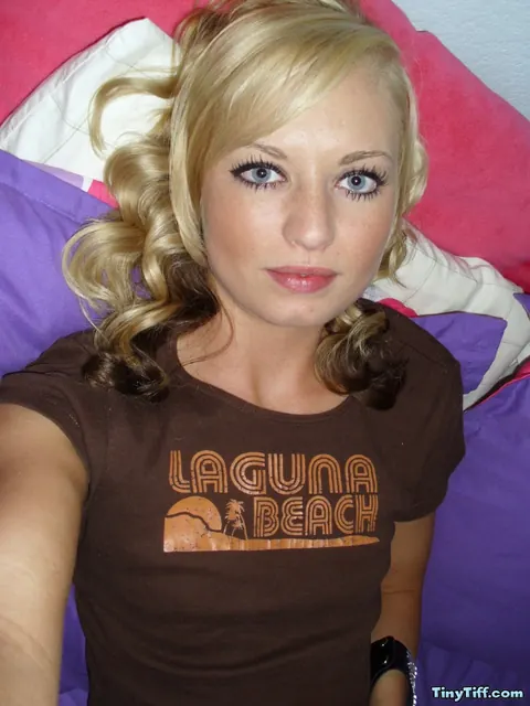 Blonde Babe with Small Tits Spreads Her Shaved Pussy in Selfies – photo 2 of 16