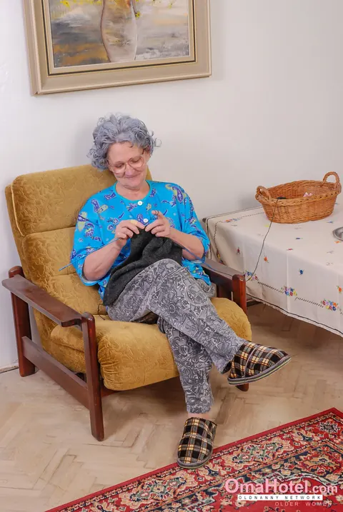 Busty Blonde BBW in Jeans and Glasses Toys Grey-Haired Granny – photo 1 of 20