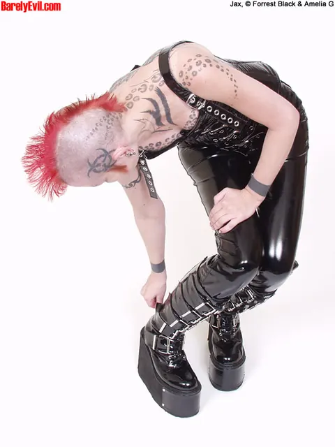 Redhead PAWG Spreads in Latex and Boots – photo 4 of 15