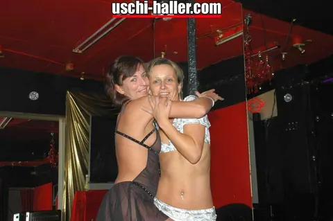 Sandra B: Busty Brunettes in Leather Lingerie Finger and Lick Each Other – photo 5 of 13