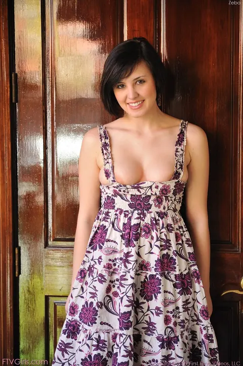 Brooke Lee Adams: Short-Haired MILF Masturbates in a Dress Outdoors – photo 2 of 20