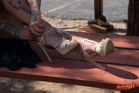 Quinn Carter: Redhead in a Skirt and Heels Exposes Her Feet Outdoors – photo 6 of 21