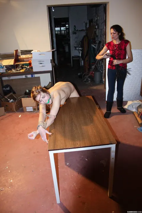 Short-Haired PAWG Gets Bound and Kissed in Group Sex – photo 16 of 21