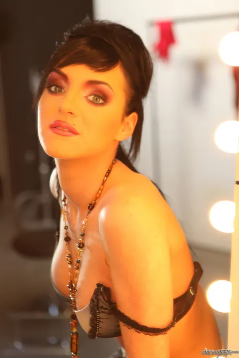 Bessy & Zafira May: Short Black-Haired Babe Poses Nude on a Table – photo 11 of 17