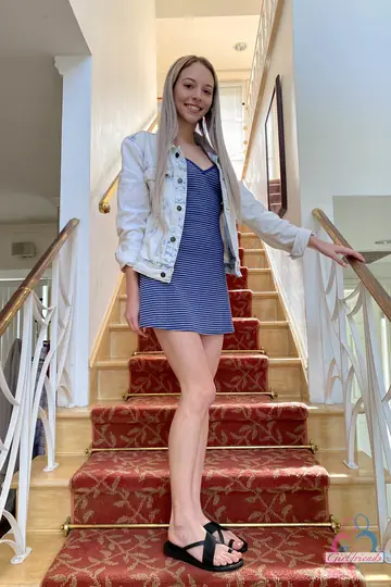 Lily Larimar – Petite Blonde Spreads Her Shaved Pussy and Flexes Feet