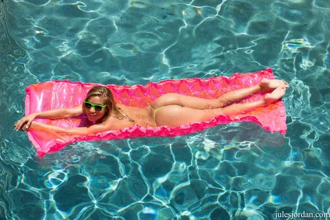 Kennedy Leigh: Blonde in a Bikini and Glasses Gets Oiled and Fucked Poolside – photo 11 of 21