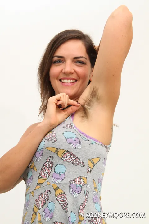 Katie Zucchini: Brunette with Short Hair Shows Her Hairy Bush and Armpits – photo 2 of 21