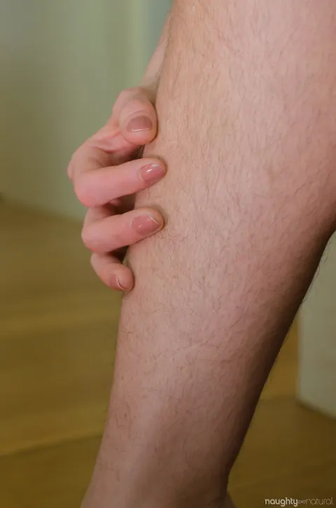 Katie Zucchini: Brunette Housewife Undresses and Spreads Her Hairy Bush – photo 16 of 20