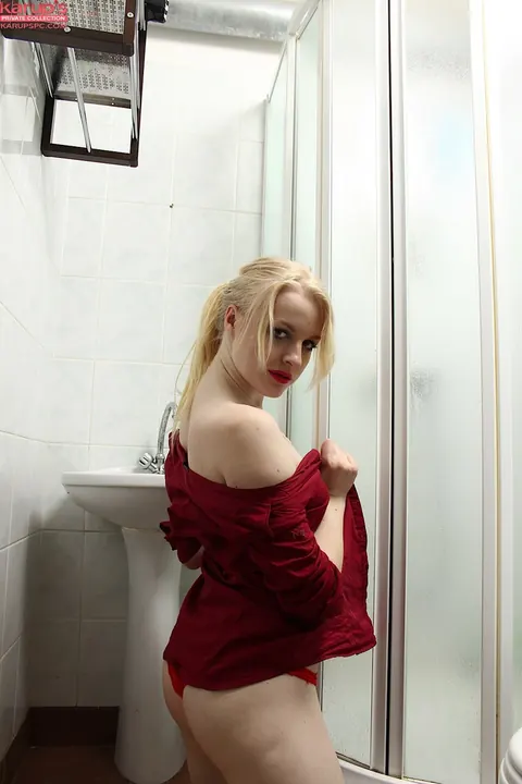 Bella Lei: European Blonde with Natural Tits Spreads Her Legs on the Bathroom Floor – photo 8 of 16