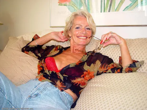 Mature Blonde in Glasses Flaunts Her Hairy Bush in Red Lace – photo 2 of 20