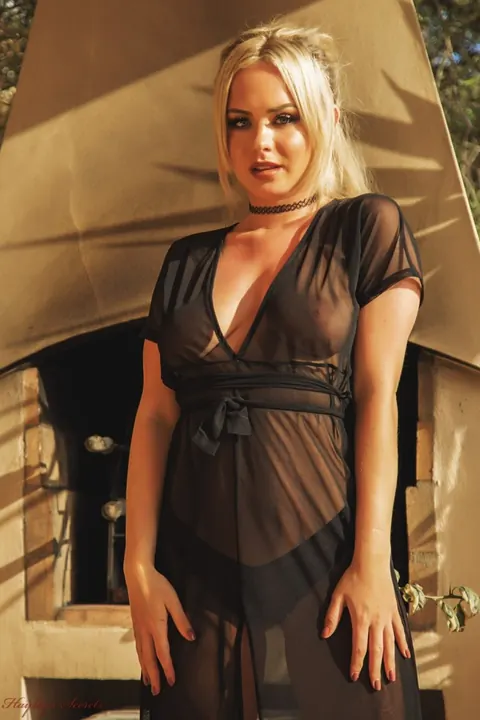 Sara Louise: Busty Blonde Strips Out of Her Panties and Keeps Her Heels on a Sunny Balcony – photo 1 of 12