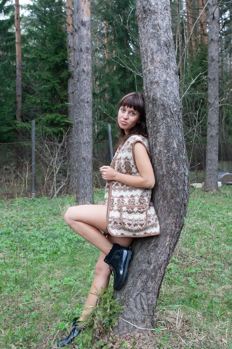 Brunette with Short Hair Lifts Her Top and Spreads Her Legs Outdoors – photo 2 of 21
