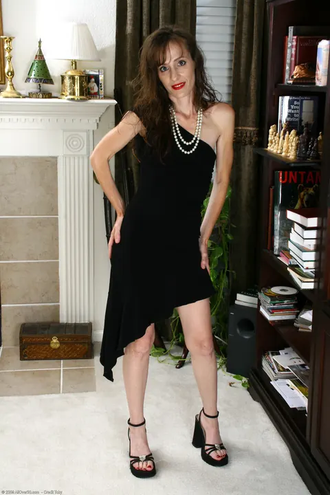 Slim MILF in a Dress Spreads Her Hairy Pussy – photo 4 of 20
