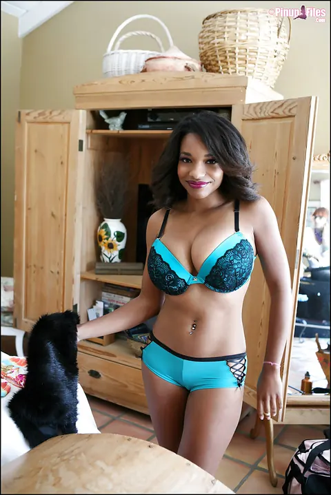 Andrea Marquez: Latina Brunette Reveals Her Big Natural Tits and Poses Nude – photo 2 of 16