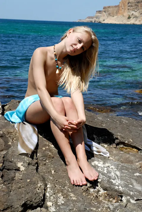 Gerra A: Skinny Blonde with Small Tits Spreads Her Pussy Outdoors – photo 11 of 21