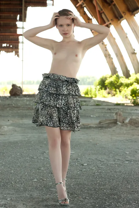 Virginia Sun: Skinny Russian Blonde Kicks Off Her Heels and Strips Outdoors – photo 6 of 20