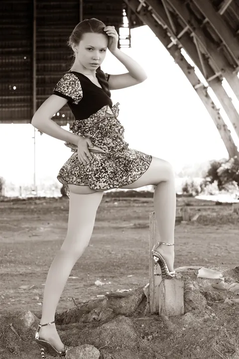 Virginia Sun: Skinny Russian Blonde Kicks Off Her Heels and Strips Outdoors – photo 2 of 20