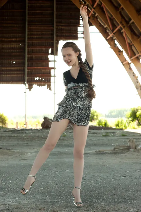 Virginia Sun: Skinny Russian Blonde Kicks Off Her Heels and Strips Outdoors – photo 4 of 20