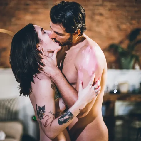 Slim European Brunette Kisses Her Lover Before Sex – photo 2 of 9