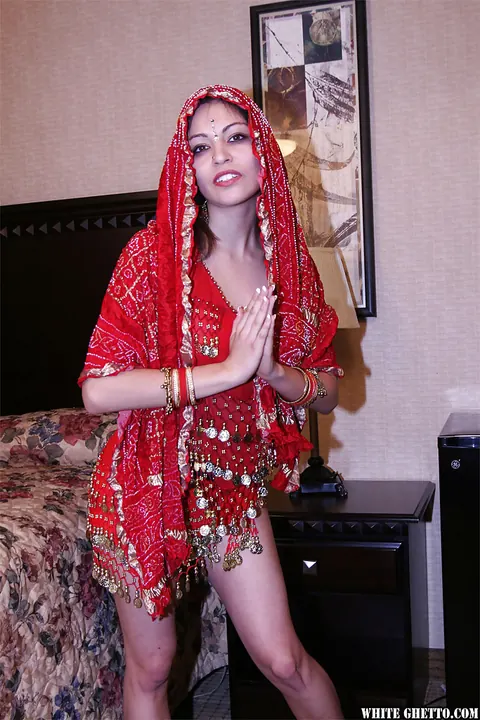 Slim Indian Woman Undresses and Spreads Wide – photo 2 of 16