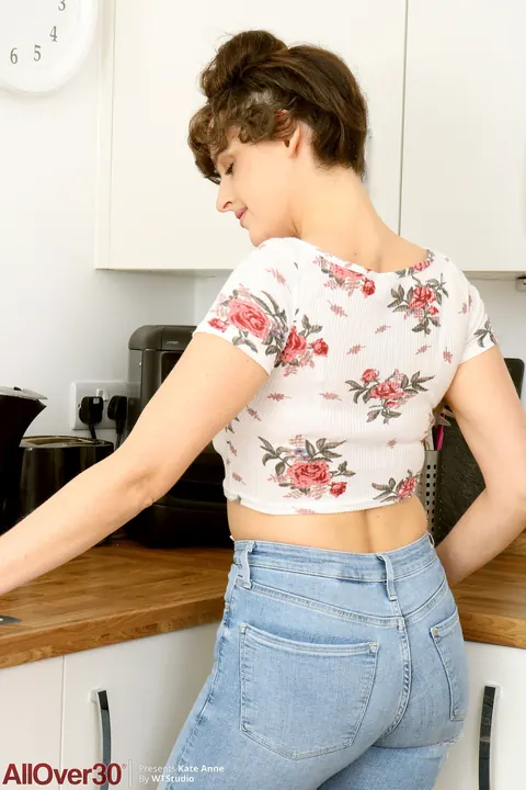 Kate Anne Cooper: British MILF Unveils Her Big Natural Tits in the Kitchen – photo 1 of 20
