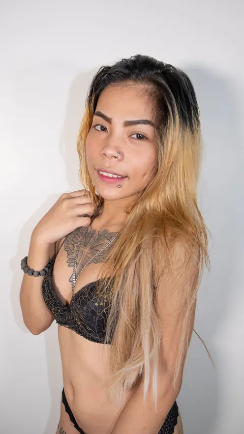 Tall Asian Babe Peels Off Her Lingerie and Poses Nude – photo 2 of 21