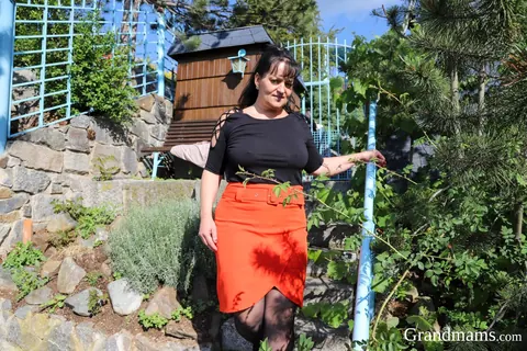 Mature BBW with Big Tits Fucks Outdoors in Stockings – photo 2 of 21