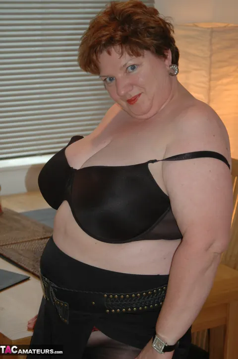 Chris 44g: Curvy Redhead MILF in Stockings Bares Her Big Tits and Tattoos – photo 8 of 20