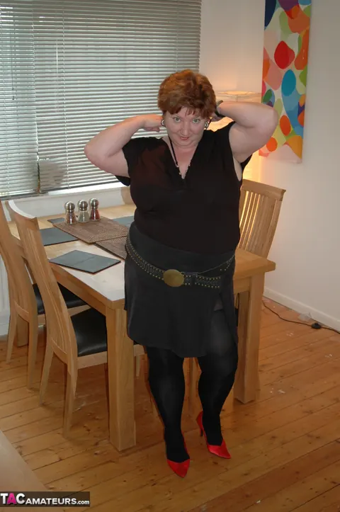 Chris 44g: Curvy Redhead MILF in Stockings Bares Her Big Tits and Tattoos – photo 6 of 20