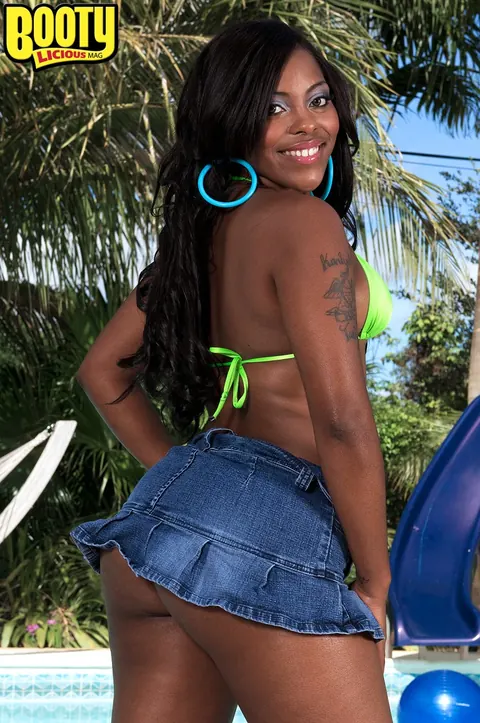 Pleasure Mia: Thick Ebony Brunette Rides Cock by the Pool in a Bikini – photo 1 of 16