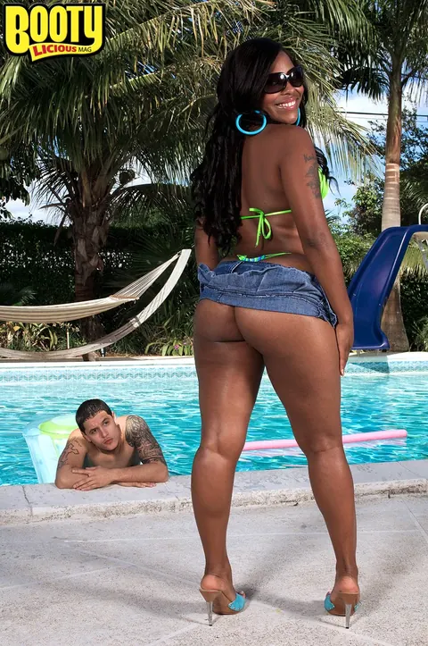 Pleasure Mia: Thick Ebony Brunette Rides Cock by the Pool in a Bikini – photo 6 of 16