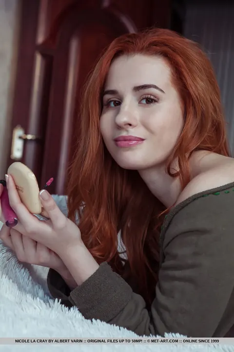 Nicole La Cray: Thick European Redhead Strips and Shows Her Shaved Pussy – photo 1 of 18