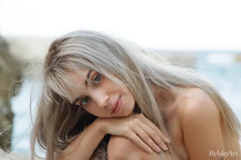 Sofy Bee: Blonde with Natural Tits Spreads on Seaside Boulders – photo 15 of 16