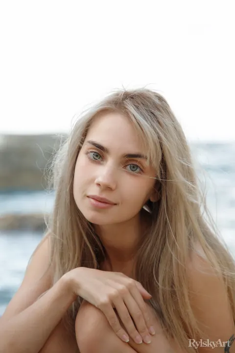 Sofy Bee: Blonde with Natural Tits Spreads on Seaside Boulders – photo 14 of 16